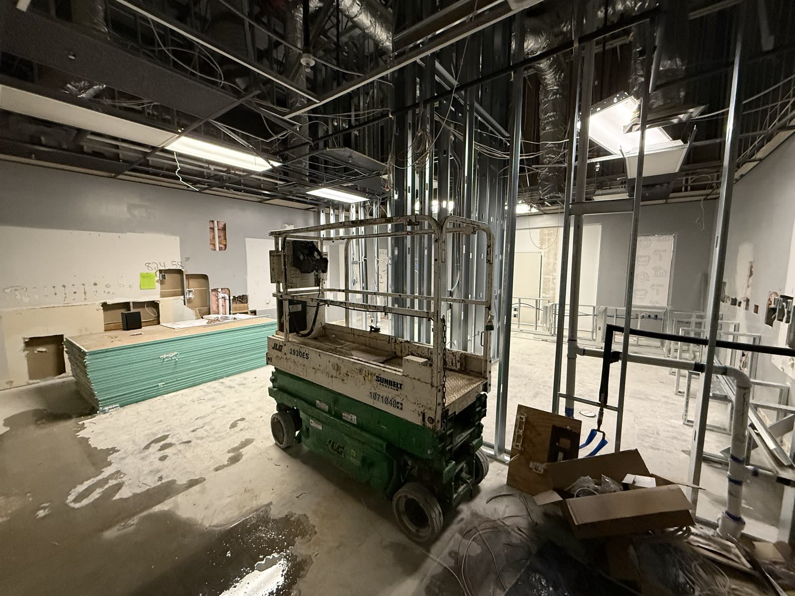 Metal stud partitions standing with electrical and mechanical services run through the open ceiling